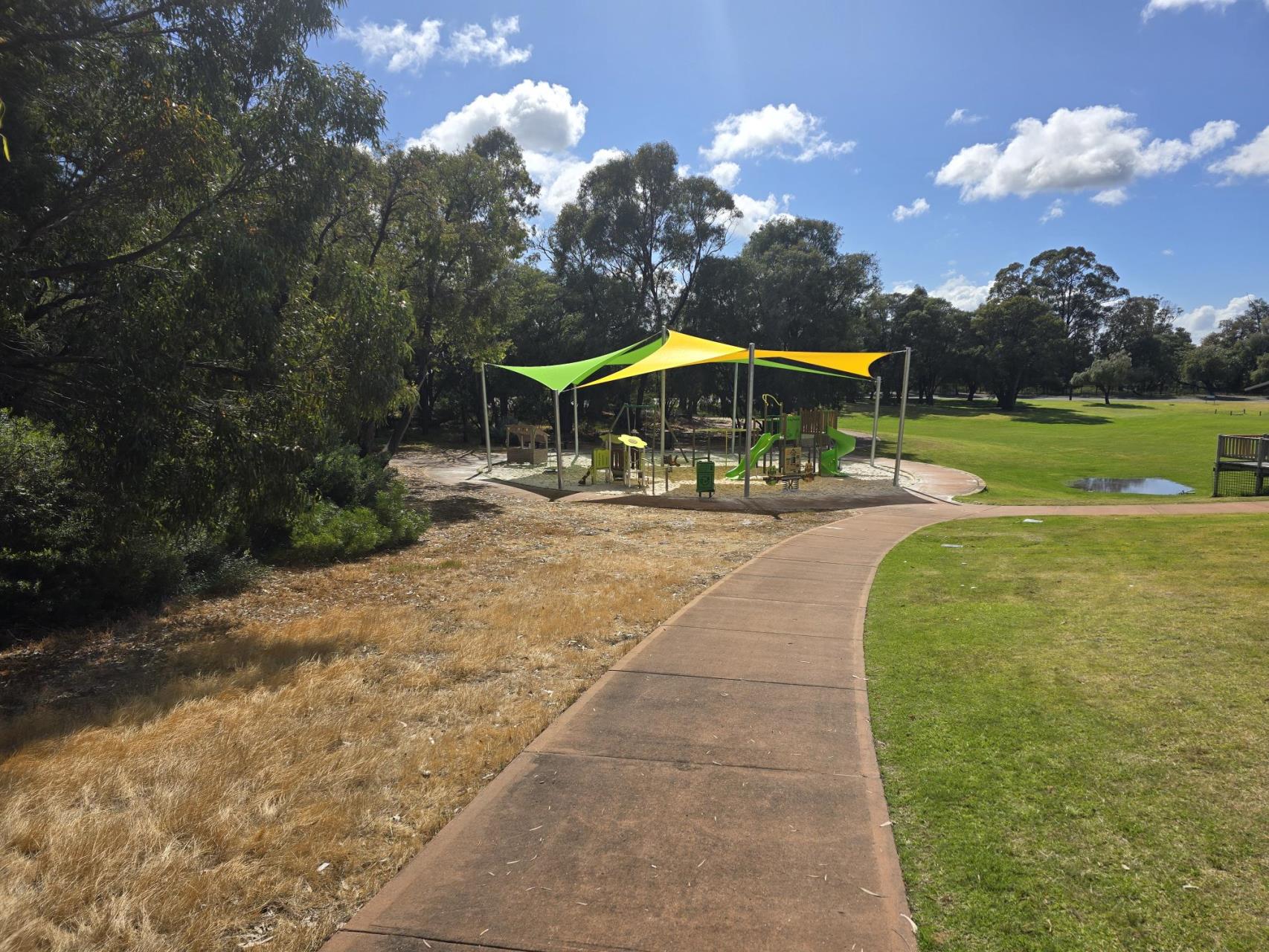 Wentworth Park Dalyellup shelter and kids playground