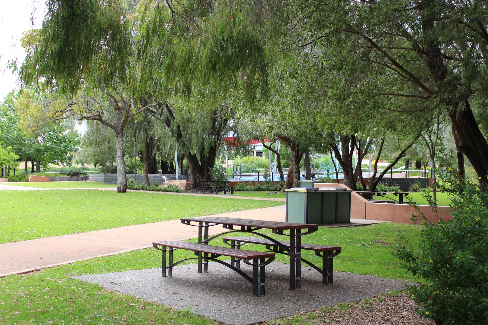 Lakes Park picinic area
