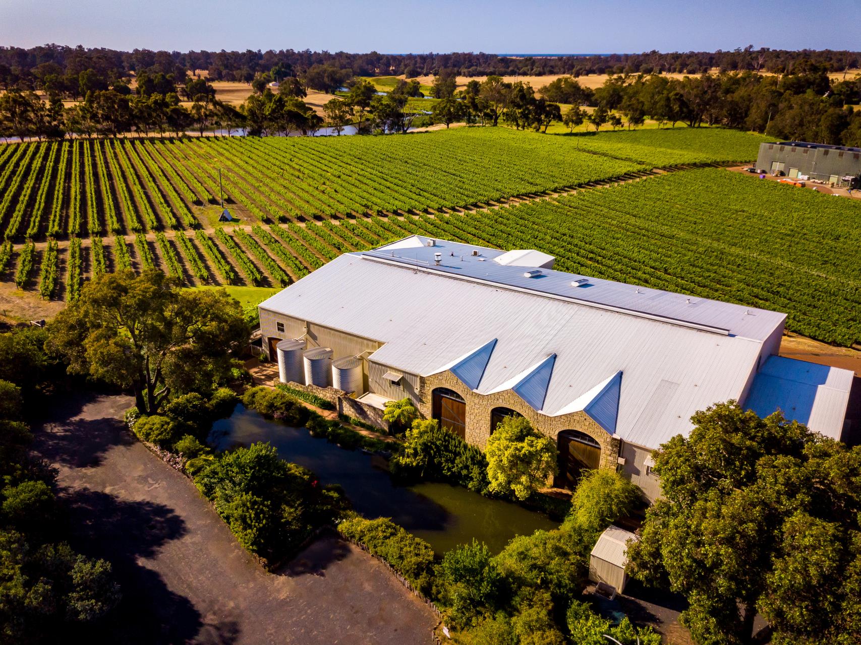 Pubs & Wineries