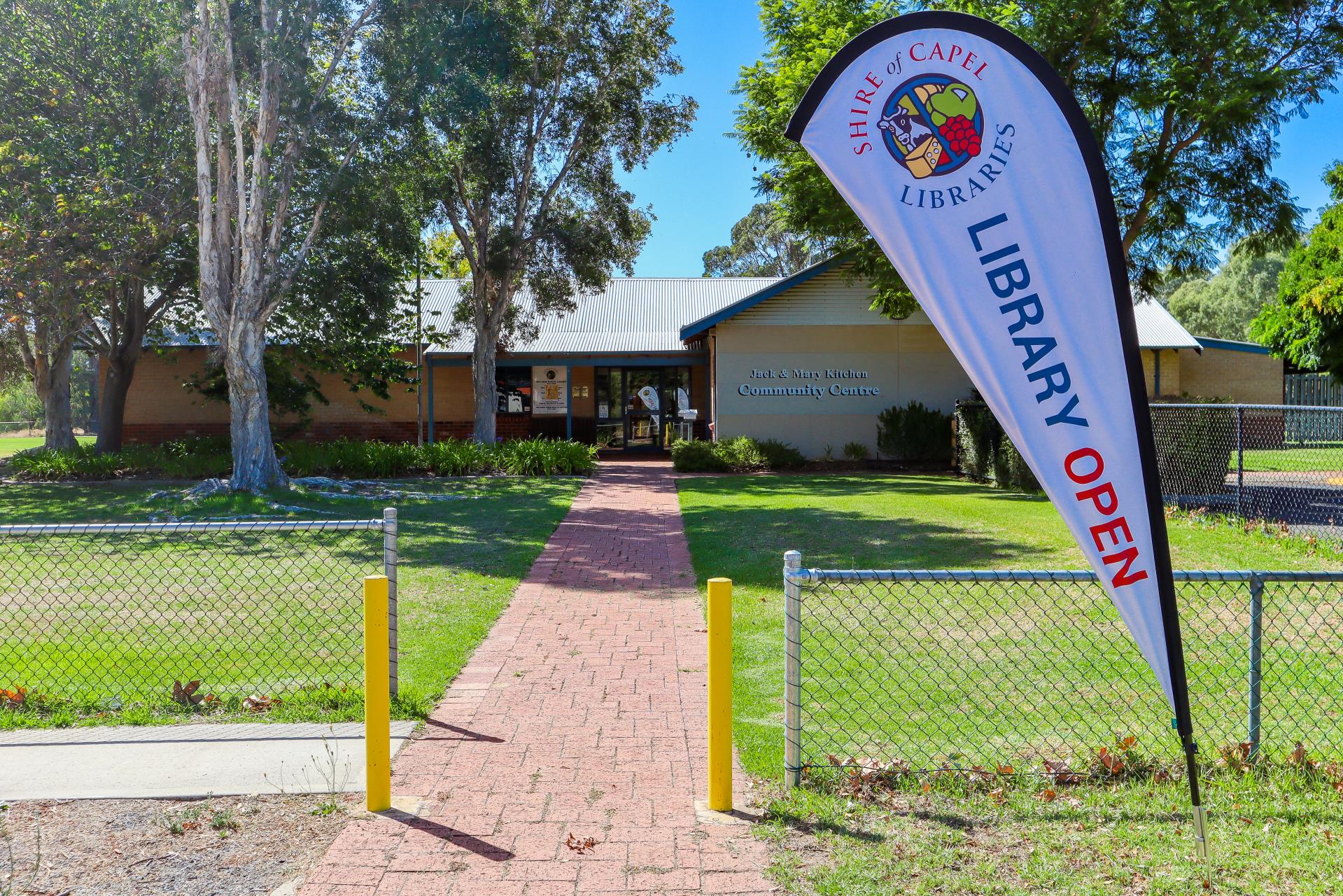 Outside photo of Dalyellup Library 
